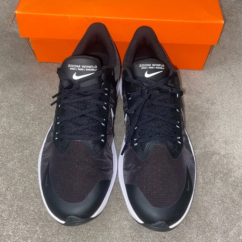 Brand new women’s Nike tennis shoes - Picture 6 of 8